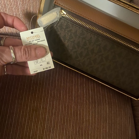 NWT - Michael Kors Jet Set Charm Signature Large Trifold Wallet - Picture 3 of 7